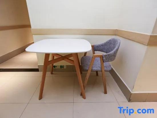 Вэньчжоу: Yibai Liangpin Hotel Wenzhou South Station College of Science and Technology Branch