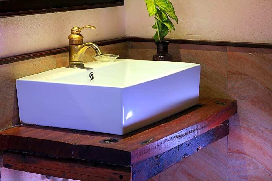 Ваньнин: Forest Inn Ri Yue Bay Surf Branch