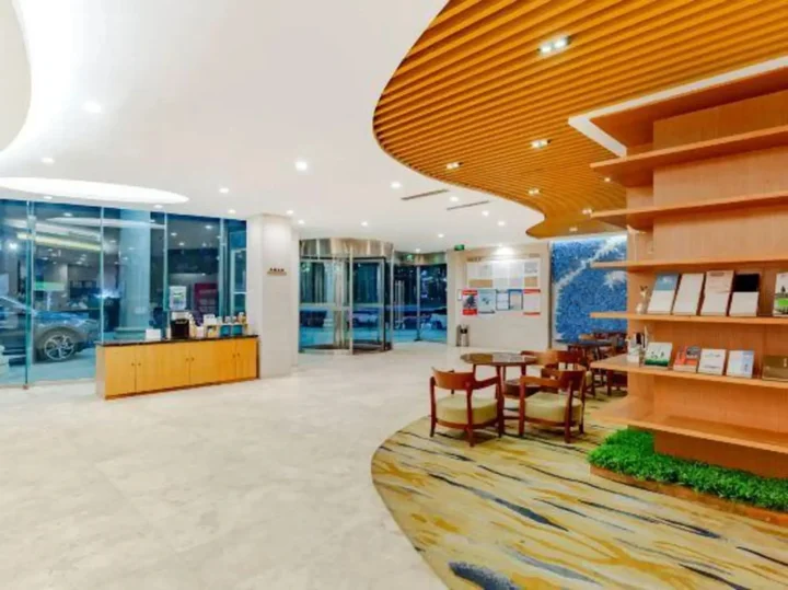 Уху: Aiwei Shangpin Hotel