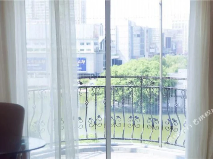 Уху: Aiwei Shangpin Hotel