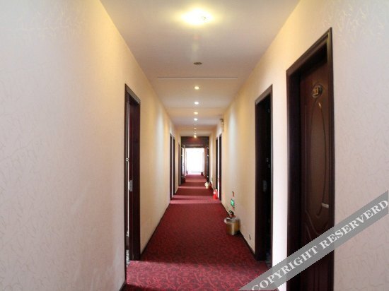 Чжуншань: Yixing Business Hotel