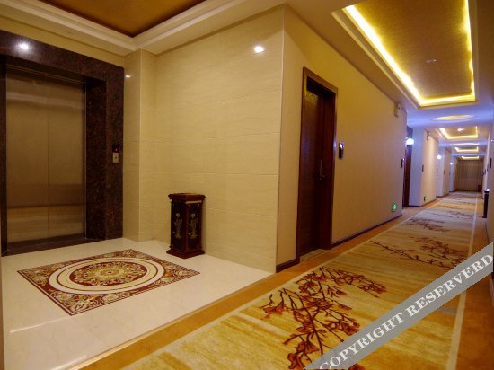Дэхун: Fengweizhu Hotel