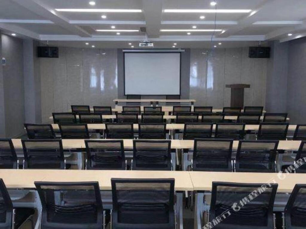 Лоян: Yake Light House Hotel (Luoyang Longmen High-speed Railway Station Kaiyuan Avenue)