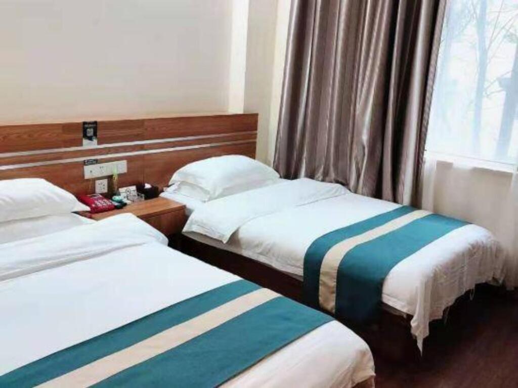 Лоян: Yake Light House Hotel (Luoyang Longmen High-speed Railway Station Kaiyuan Avenue)