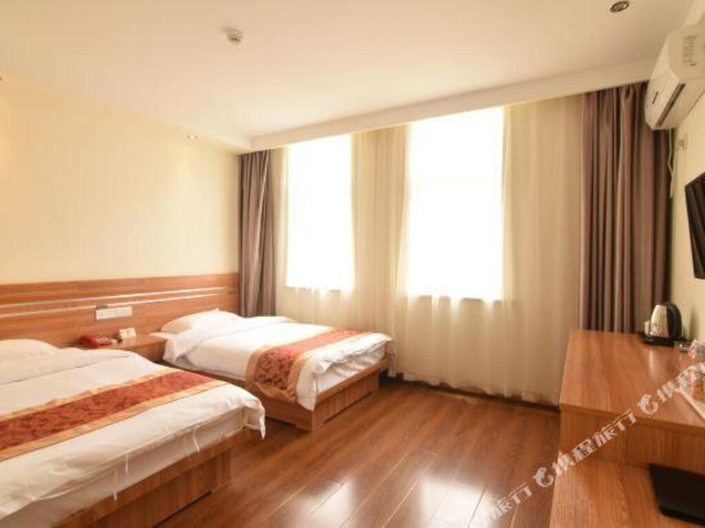 Лоян: Yake Light House Hotel (Luoyang Longmen High-speed Railway Station Kaiyuan Avenue)