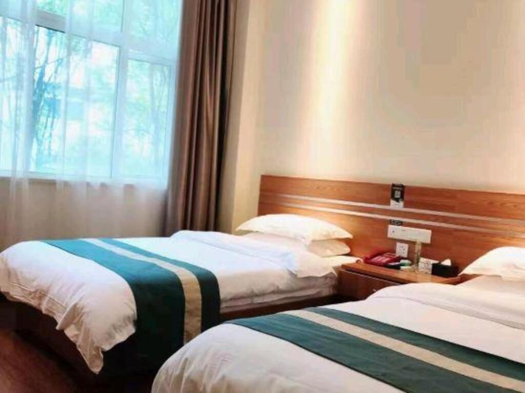 Лоян: Yake Light House Hotel (Luoyang Longmen High-speed Railway Station Kaiyuan Avenue)