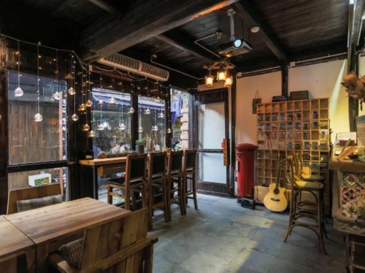 Цзясинь: Tingyuan Shenshen Inn