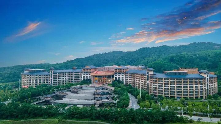 Huitang Huatian Hot Spring Resort Hotel — фото 1