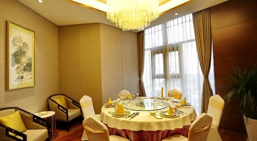 Ибинь: Yibin Celebrity City Hotel