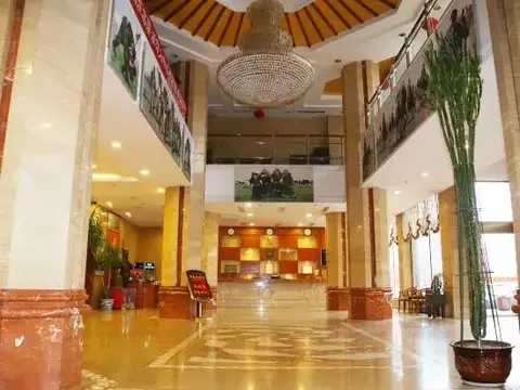 Тунляо: Kezuo Houqi Bowang Hotel (Ganqika Railway Station Bus Station)