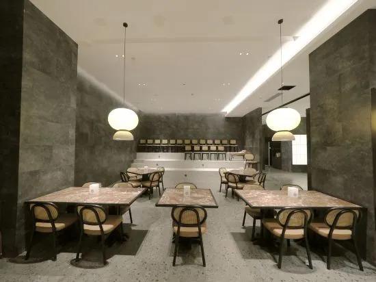 Шанхай: Shanghai Xujiahui 80,000 Stadium Quli Hotel