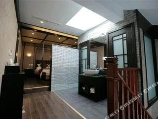 Лишуй: 龙泉维也纳主题酒店