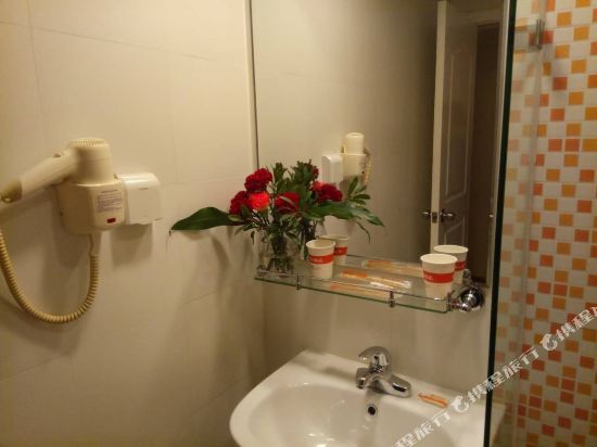 Гуйлинь: Home Inn (Guilin Nanxishan Park Wayaokou)
