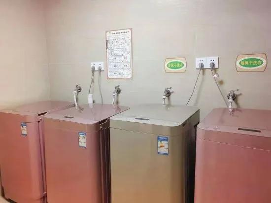 Чжаоцин: Lakeside Hotel (Sihui Dawang Park)