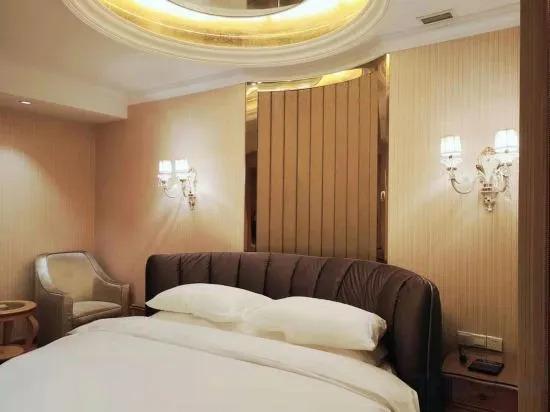 Чжаоцин: Lakeside Hotel (Sihui Dawang Park)