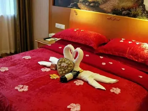 Чжаоцин: Lakeside Hotel (Sihui Dawang Park)