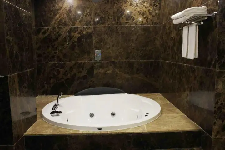 Шаогуань: Kumho Hotel