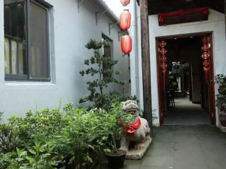 Шанхай: Zhouzhuang Hanshe Ziteng Bieyuan