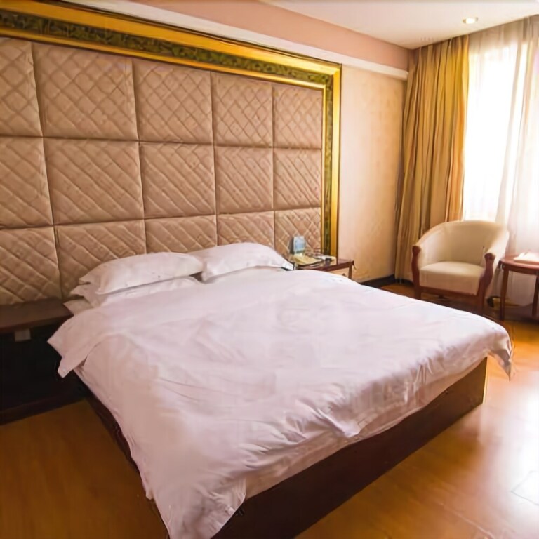 Янгиианг: Yangjiang Chengtian Business Hotel