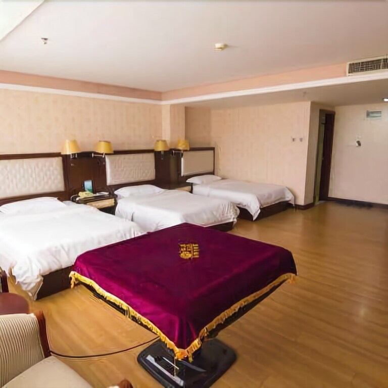 Янгиианг: Yangjiang Chengtian Business Hotel