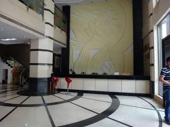 Янгиианг: Yangjiang Chengtian Business Hotel