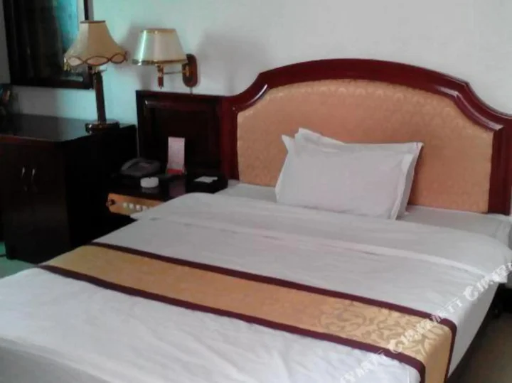 Янгиианг: Dongfang Hotel