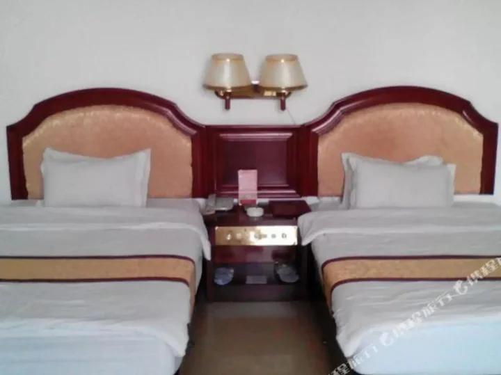 Янгиианг: Dongfang Hotel