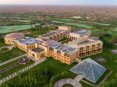 Ордос: Seven Star Lake Desert Hotel