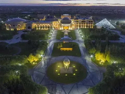 Ордос: Seven Star Lake Desert Hotel