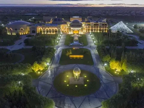 Ордос: Seven Star Lake Desert Hotel