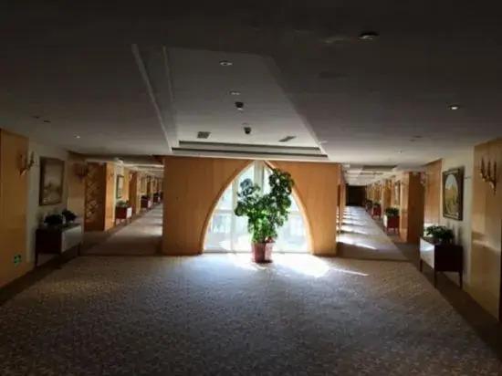 Ордос: Seven Star Lake Desert Hotel