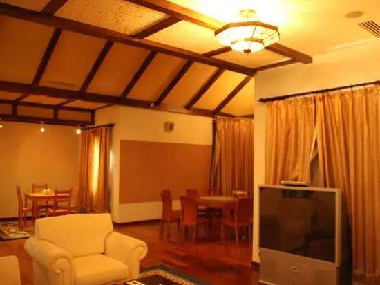 Ордос: Seven Star Lake Desert Hotel
