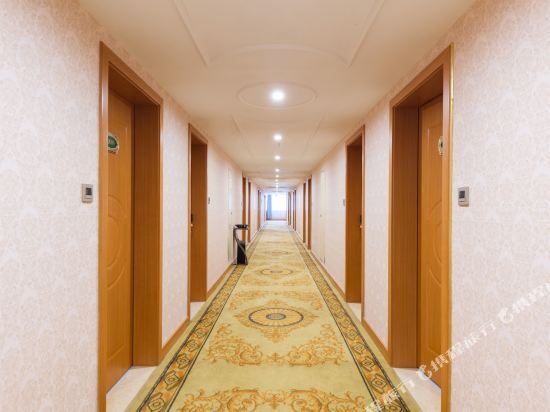 Синьян: Vienna Chihao Hotel