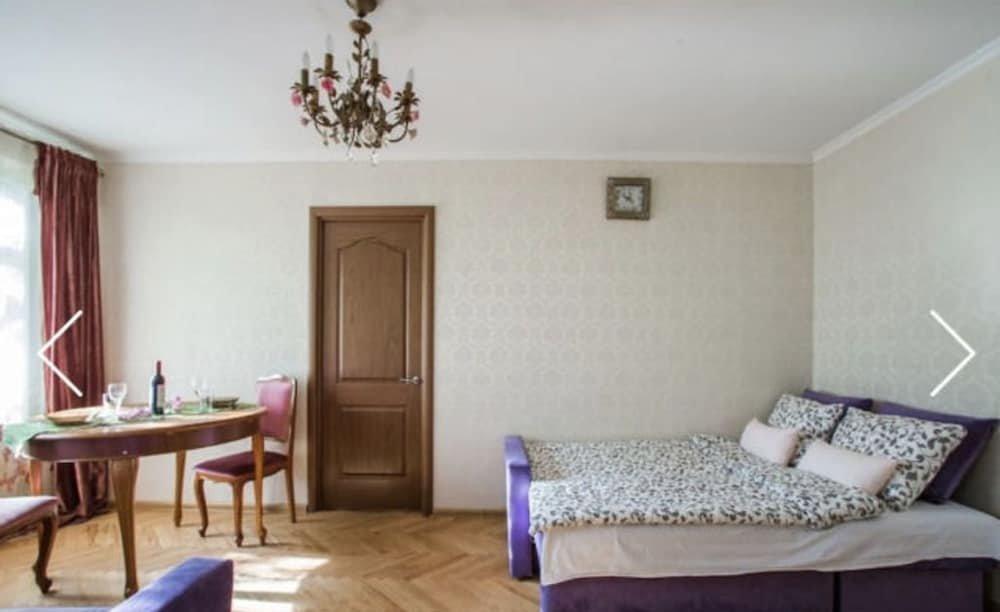 Апартаменты MaxRealty24, ул. Коштоянца, 3 — фото 1
