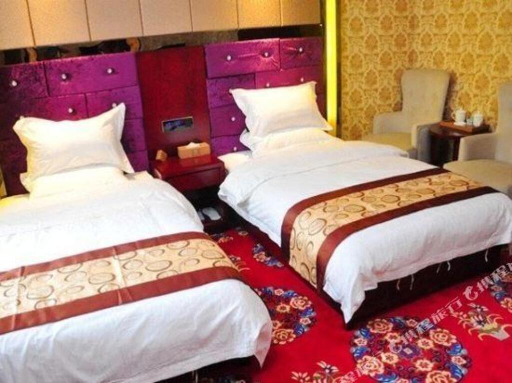 Синин: Longqing Business Hotel