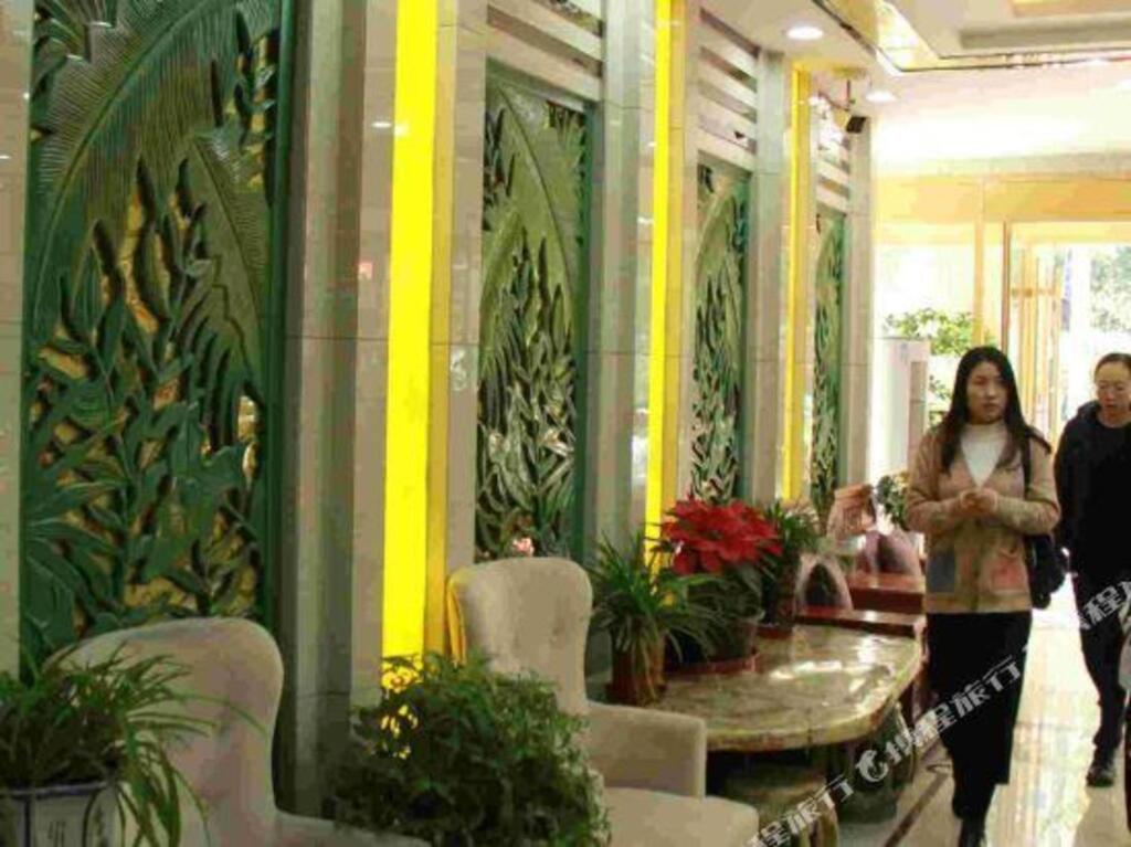 Синин: Longqing Business Hotel