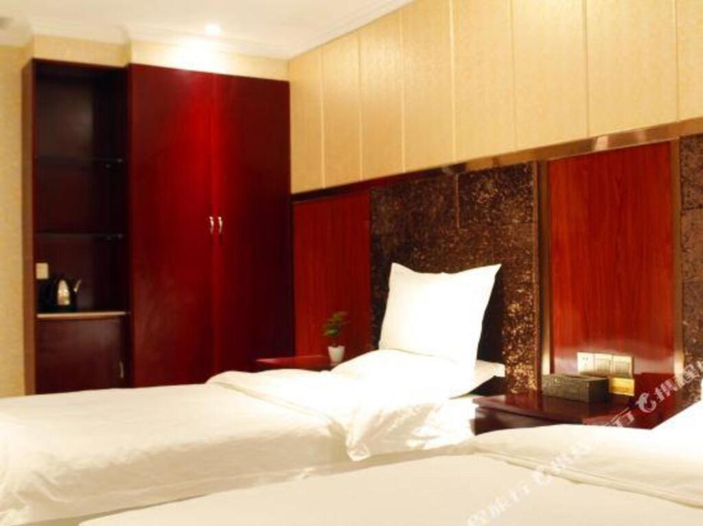Синин: Longqing Business Hotel