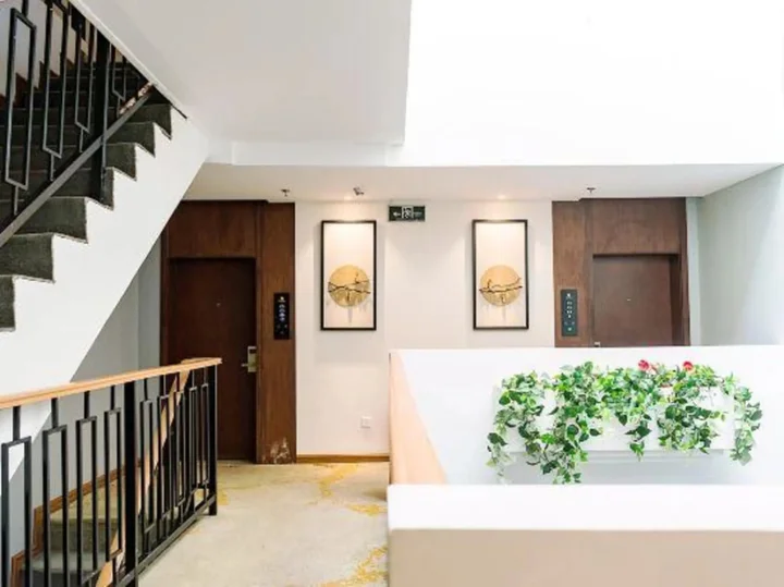 Чунцин: Brother Hotel (Chongqing Bagongli Used Car Trading Market)