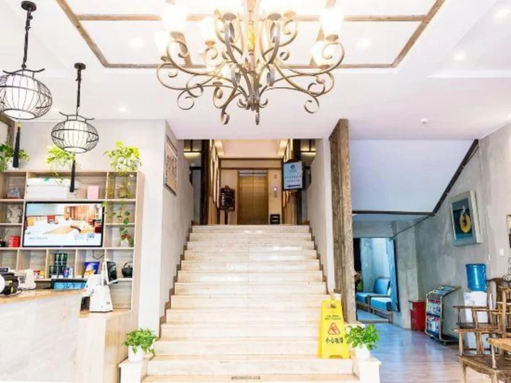 Чунцин: Brother Hotel (Chongqing Bagongli Used Car Trading Market)
