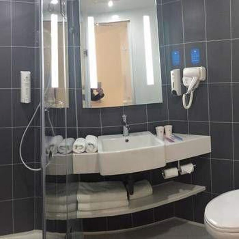 Ухань: Hanting Hotel Wuhan Lingjiaohu Metro Station
