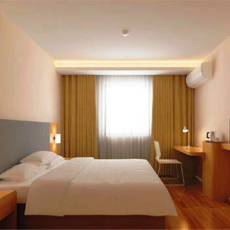 Ухань: Hanting Hotel Wuhan Lingjiaohu Metro Station