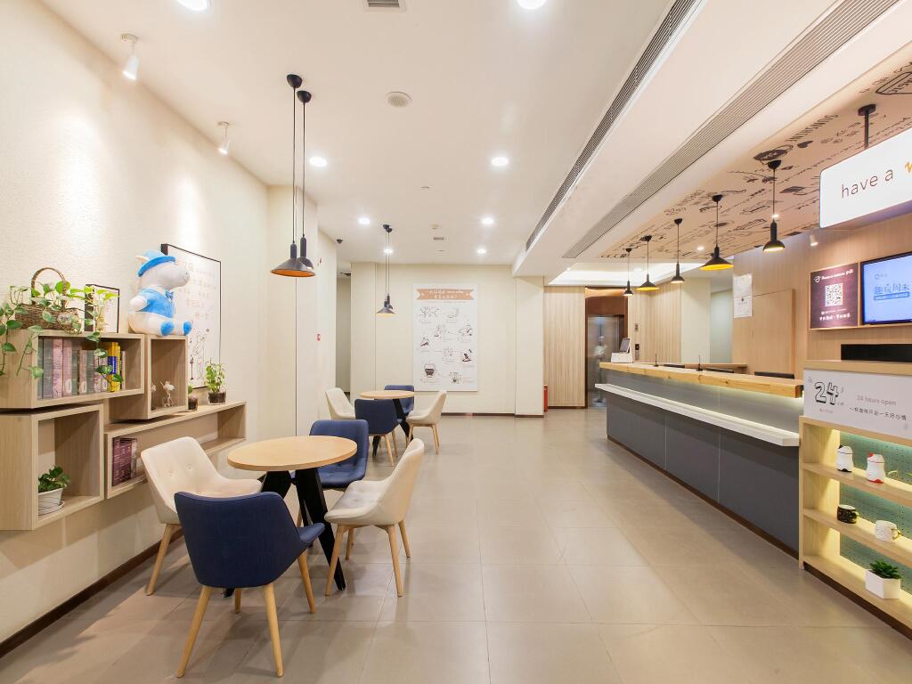 Ухань: Hanting Hotel Wuhan Lingjiaohu Metro Station