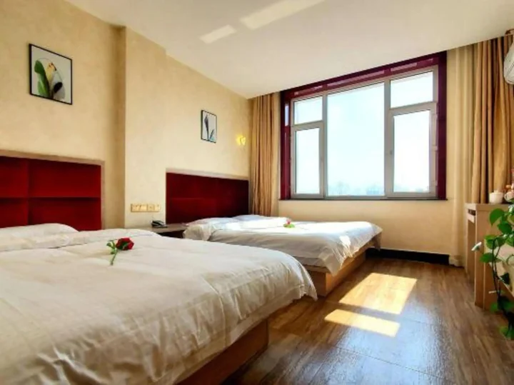 Байшань: Tiandiyuan Hotel (Baishan Railway Station Passenger Transport Terminal Shop)