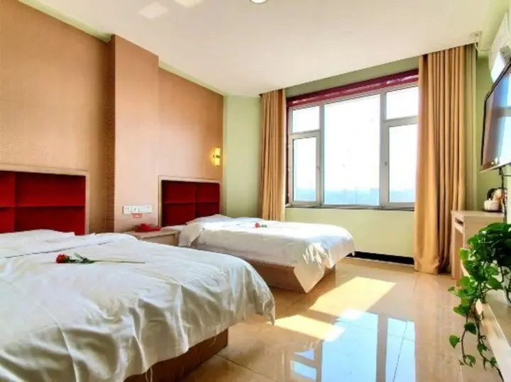 Байшань: Tiandiyuan Hotel (Baishan Railway Station Passenger Transport Terminal Shop)