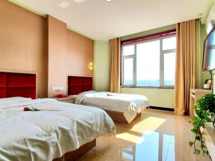 Байшань: Tiandiyuan Hotel (Baishan Railway Station Passenger Transport Terminal Shop)