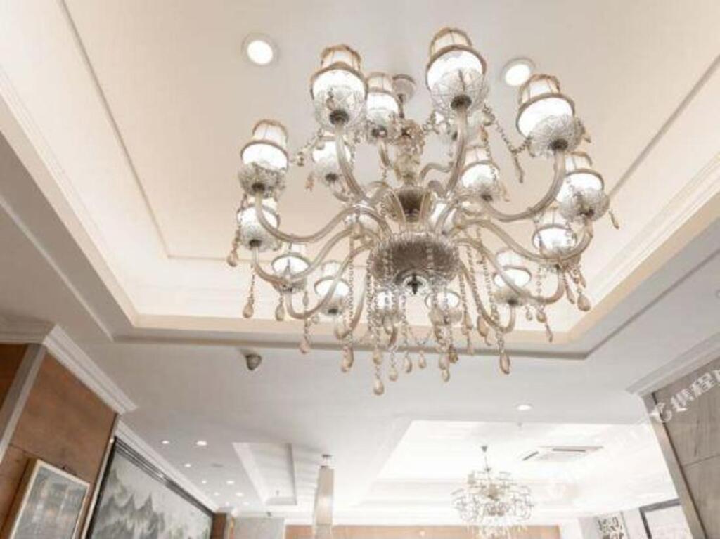 Аньцин: Meishan Business Hotel