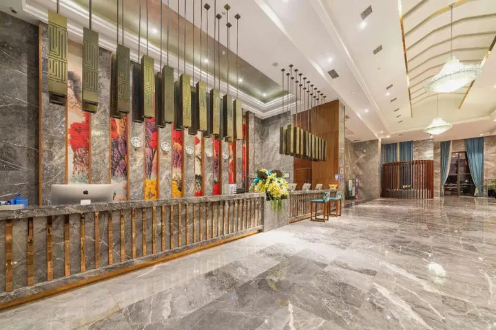 Синъи: Lake International Hotel