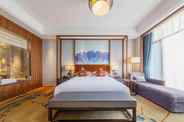 Синъи: Lake International Hotel