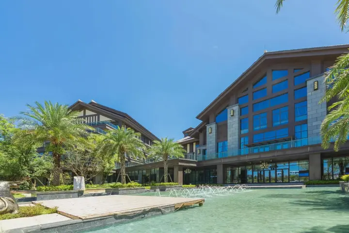 Синъи: Lake International Hotel
