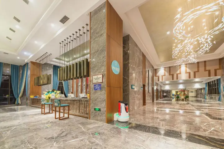 Синъи: Lake International Hotel